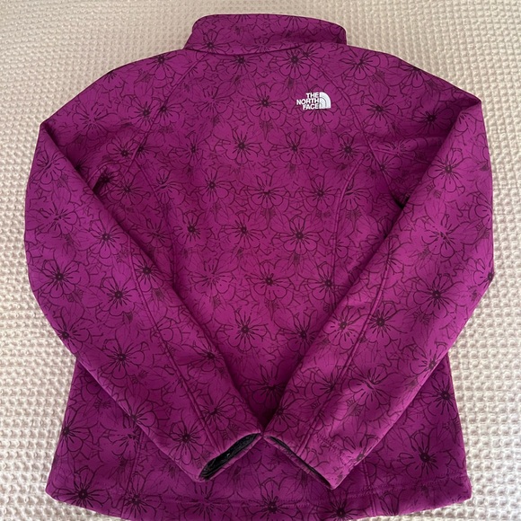 Women’s North Face Jacket - Picture 4 of 5